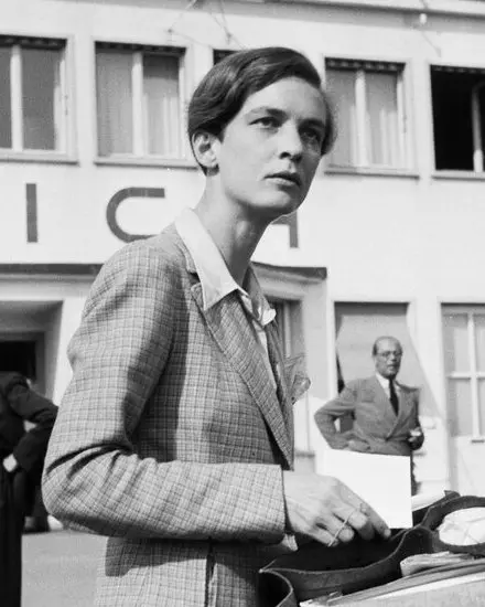 Image: Swissair / ETH-Bibliothek Zürich, Bildarchiv (late 1930s) Annemarie Schwarzenbach
